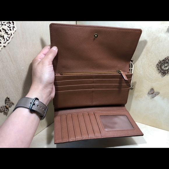 💎 Fossil Leather Clutch - Picture 4 of 12